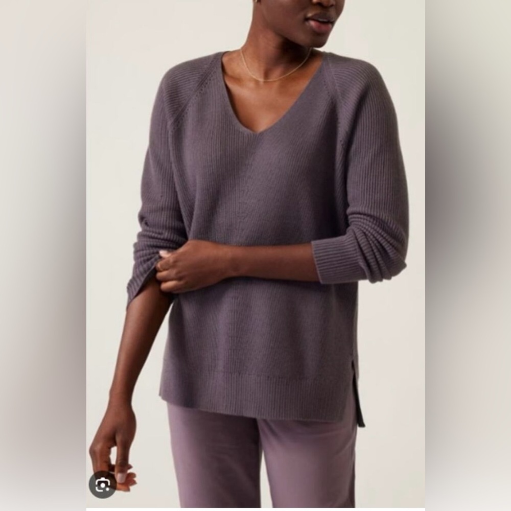 Athelta Hanover Refined Plum V-Neck Sweater Size XS Extra Fine Wool Thermolite